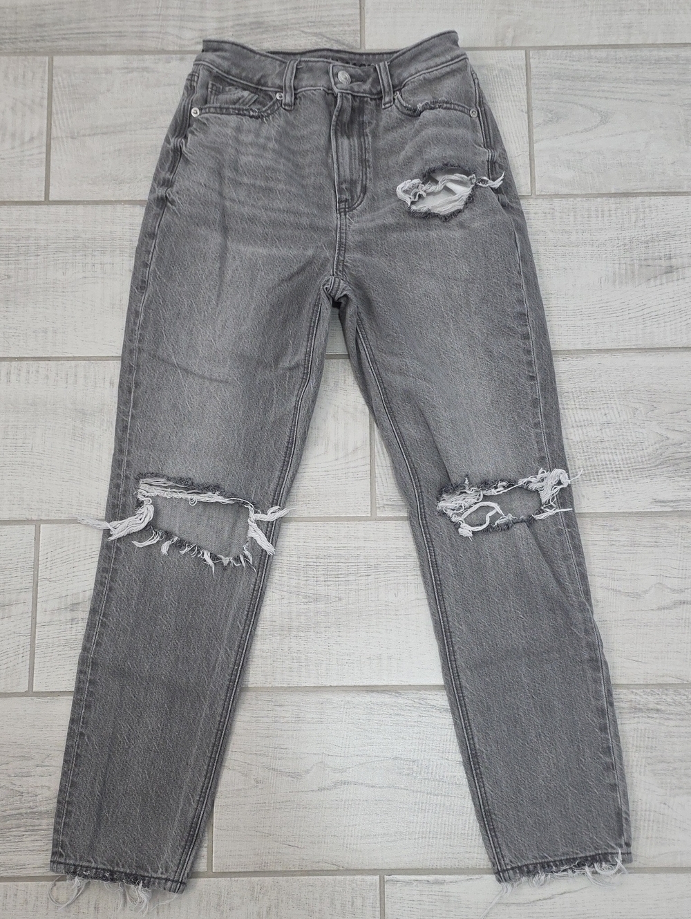 American Eagle Mom Jeans Women's Size 0 Grey Wash Distressed
